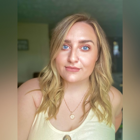 Hey!! I’m Savannah💖 I’m also a wifey💋, mama x2💙 💖, pet mama, and peds RN🩺 - Picture 13 of 14